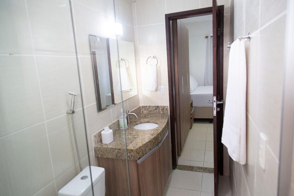Shower, Bathroom, Bedroom, towels