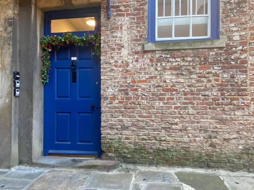 Property building, Facade/entrance