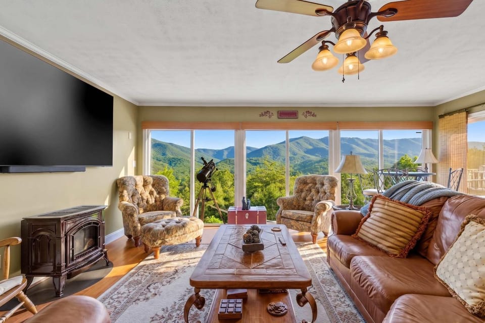 Secluded Retreat Endless Mtn Views Rushing Stream Chalet in Shenandoah Valley
