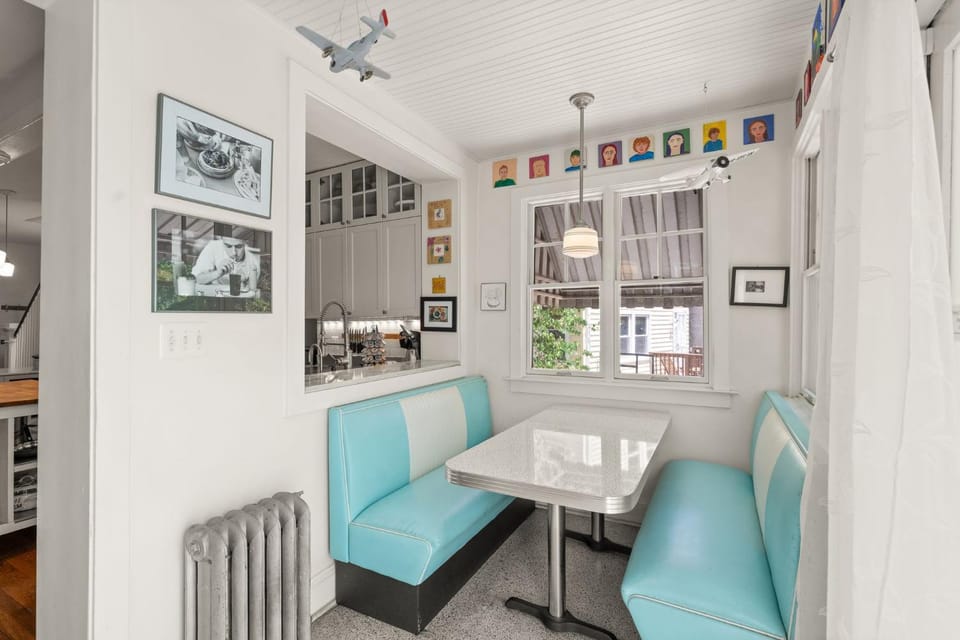 Hill East Barney Circle 2-BR Walk to METRO Stop House in District of Columbia