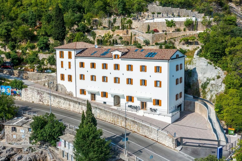 Property building, Day, Bird's eye view