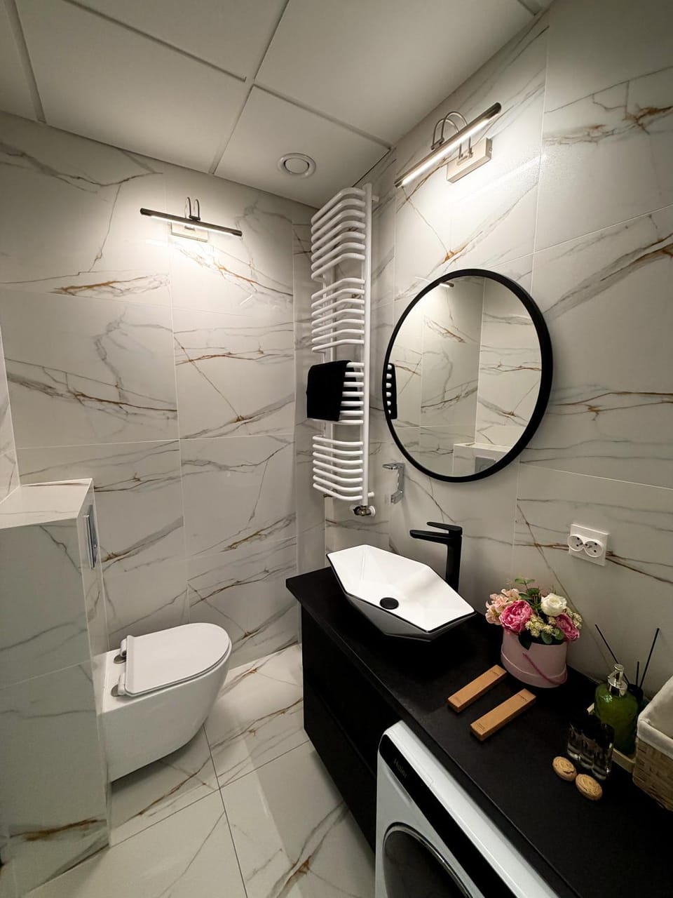 Toilet, Bathroom, towels