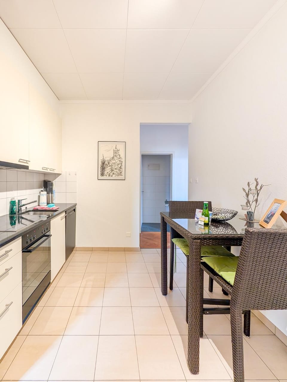 Kitchen or kitchenette, Dining area, stove