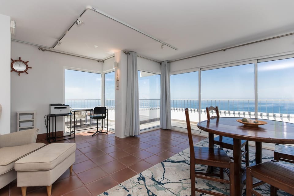 View (from property/room), Living room, Sea view, Dinner