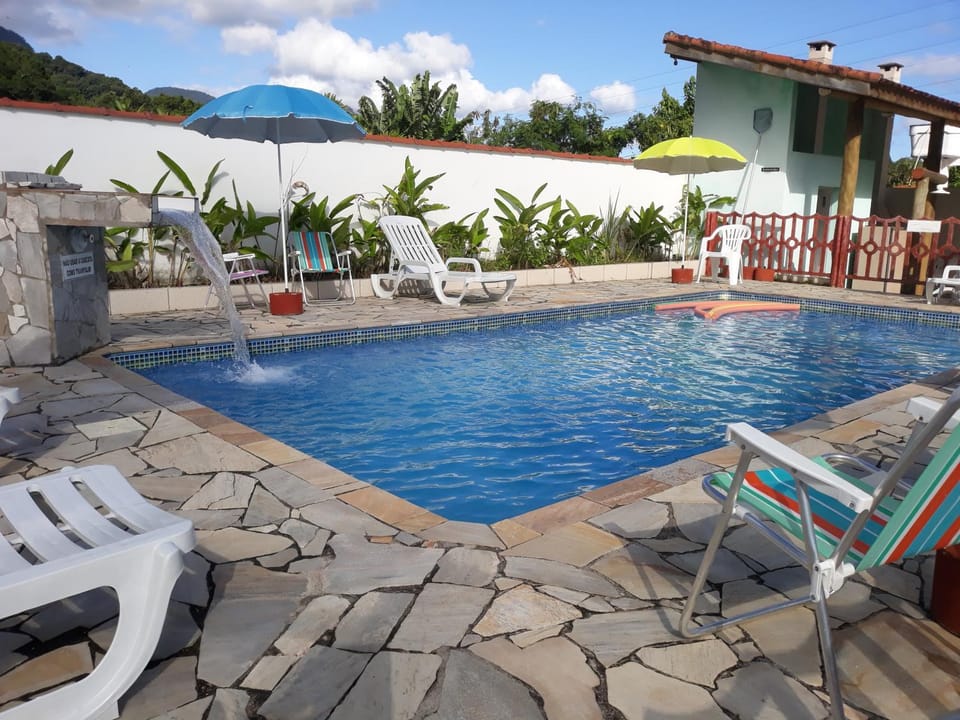 Estúdio em maresias com ar condicionado e piscina Nature lodge in São Sebastião
