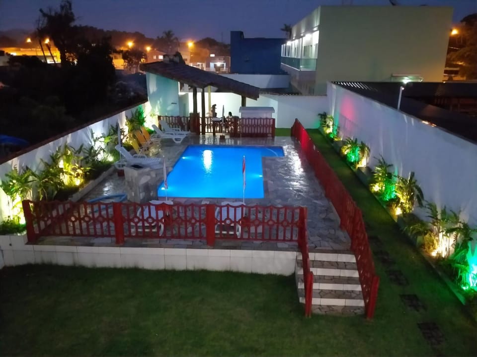 Estúdio em maresias com ar condicionado e piscina Nature lodge in São Sebastião