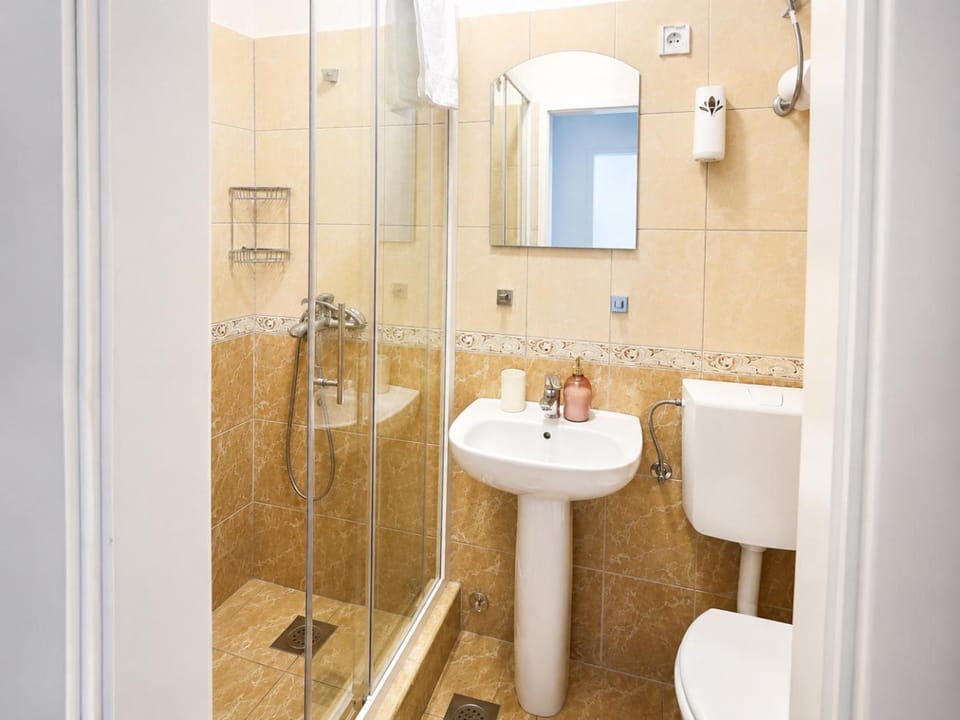Shower, towels