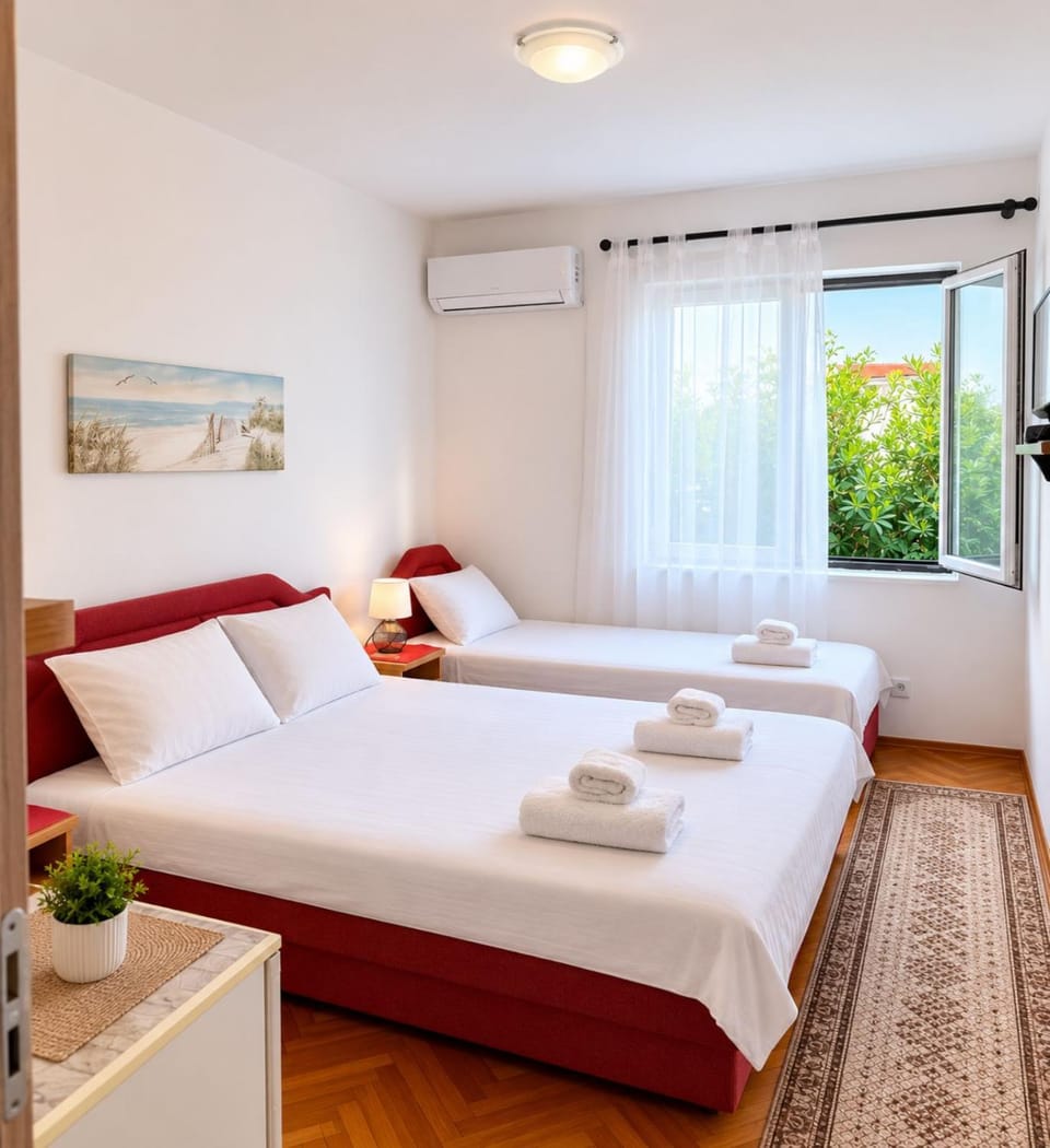 Bed, Photo of the whole room, Bedroom, air conditioner