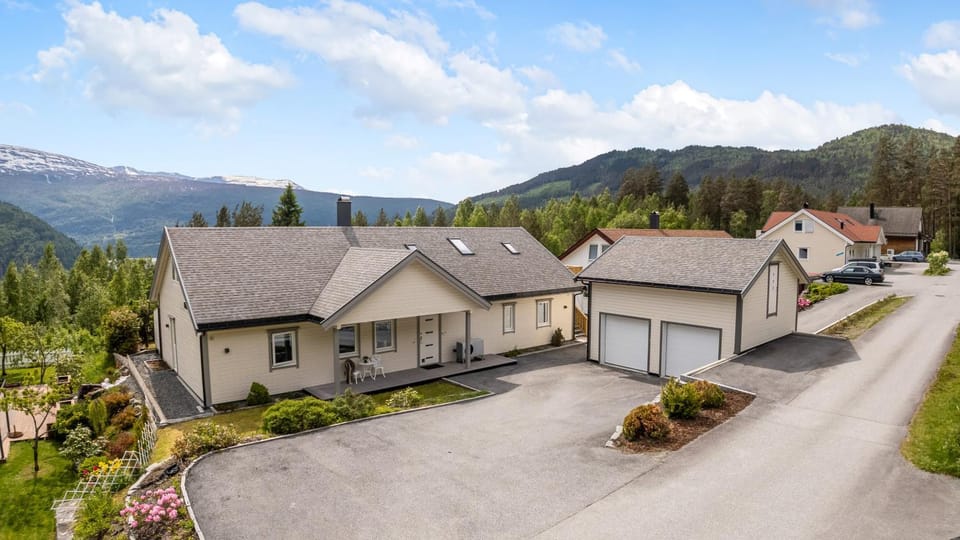 Hus i Stryn med utsikt Apartment in Vestland