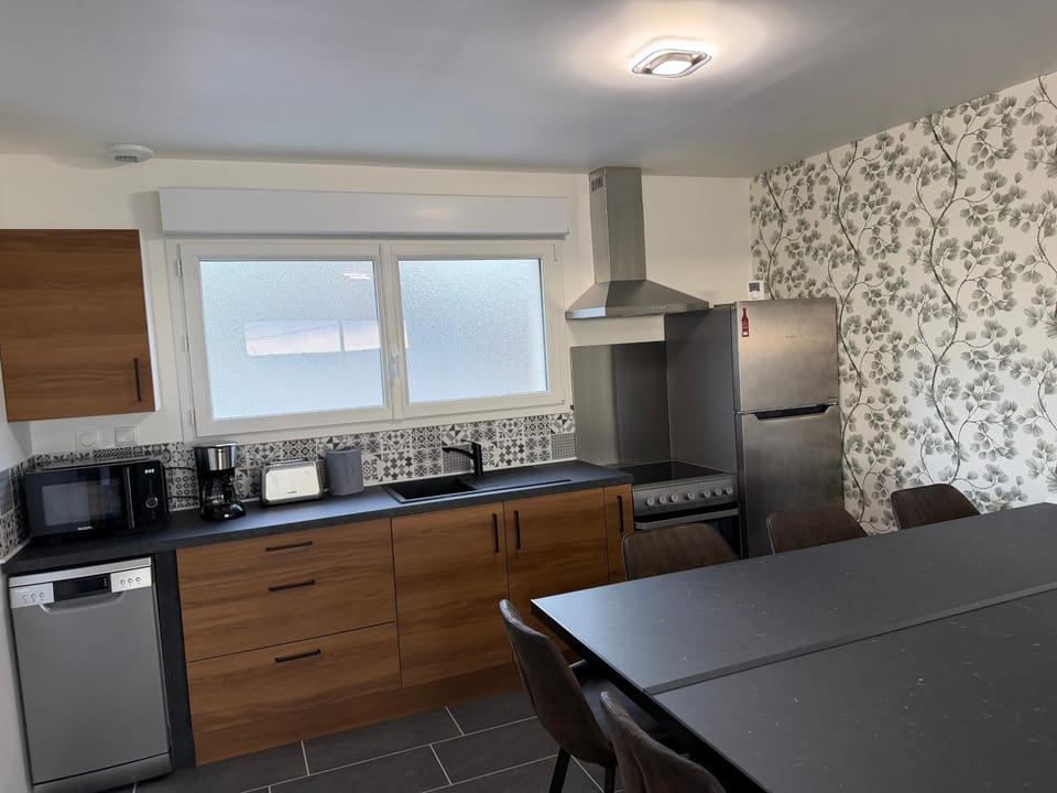 Kitchen or kitchenette, Living room
