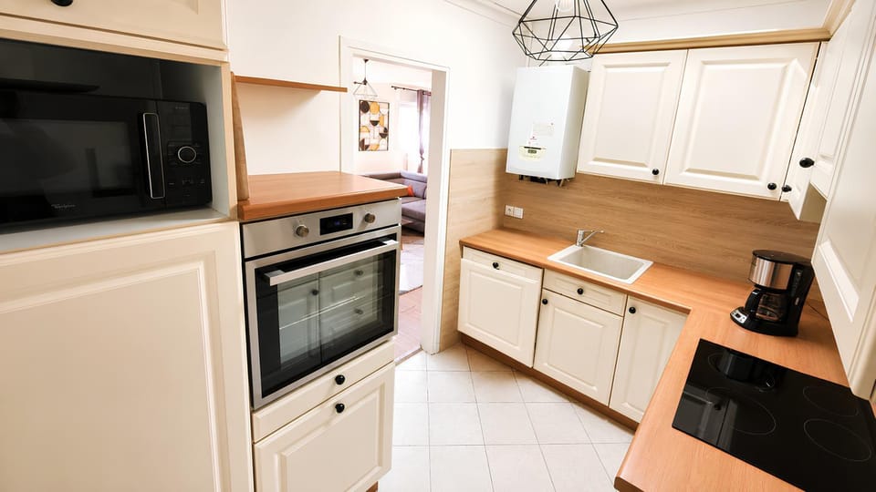 Kitchen or kitchenette, dishwasher, oven, pet friendly, stove