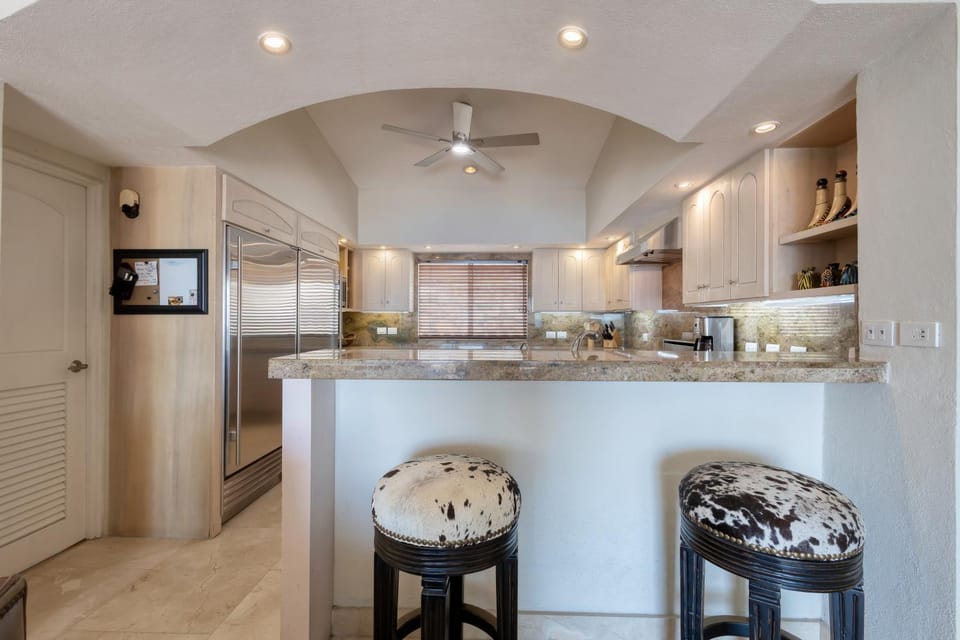 Seating area, kitchen