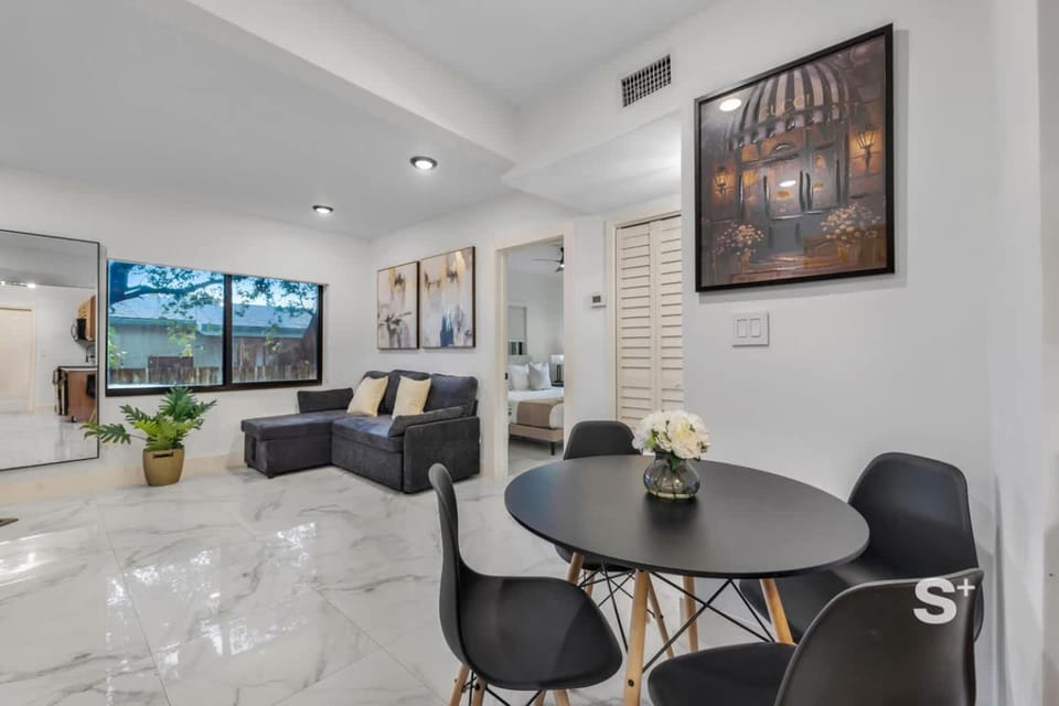 TV and multimedia, Living room, Dining area