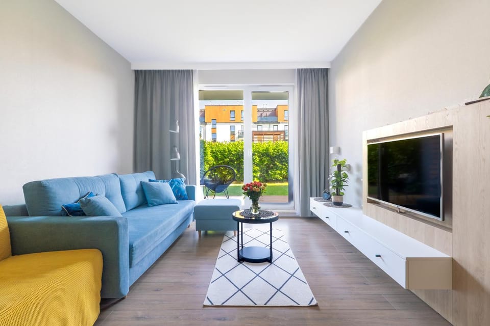 Communal lounge/ TV room, TV and multimedia, Living room, Seating area, Evening entertainment