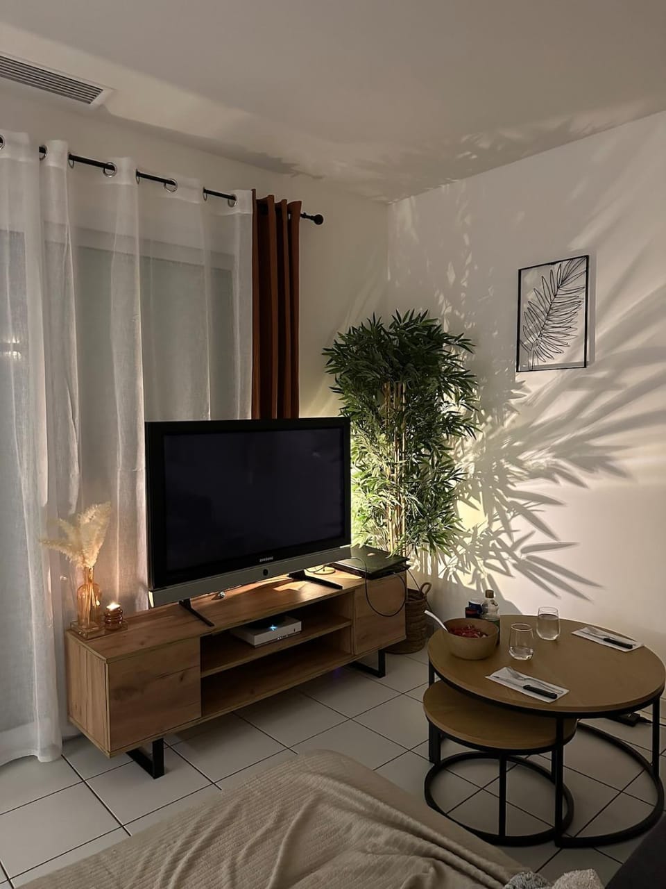 Communal lounge/ TV room