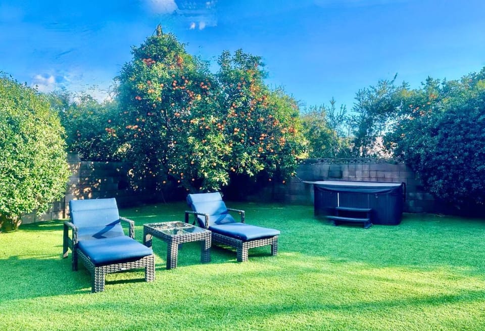 Family-friendly home w/ huge backyard & Hot Tub! House in West Hills