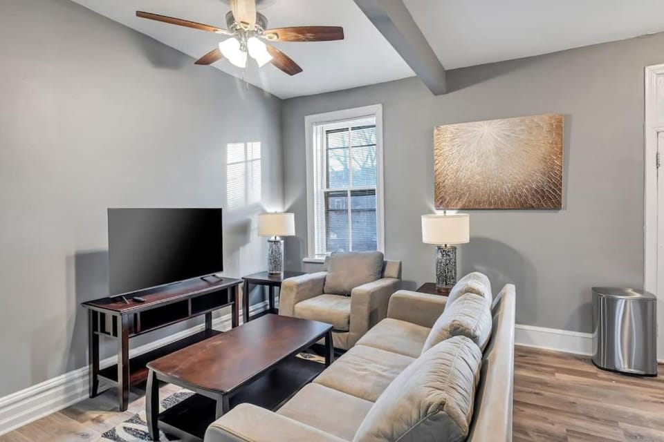 Spacious Unit in Shaw Neighborhood - 2 blocks to park Sleeps 12 House in Saint Louis