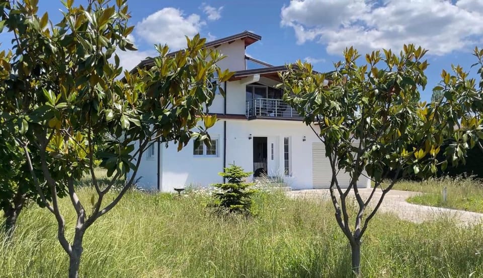 Property building, Day, Garden, Garden view