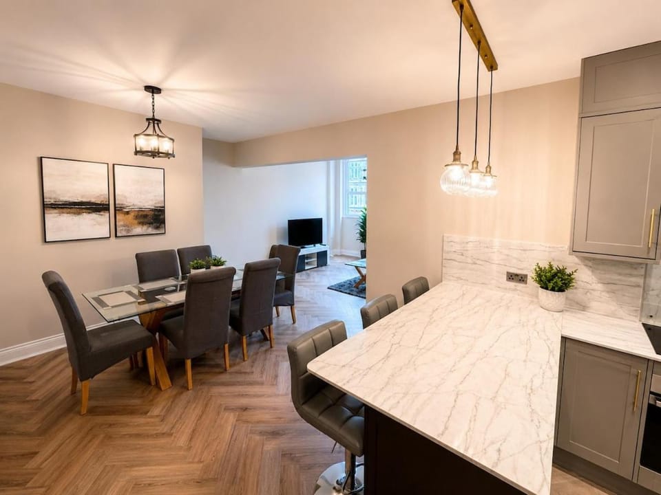 Seating area, Dining area