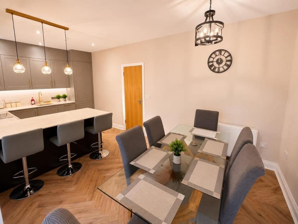 Dining area, kitchen