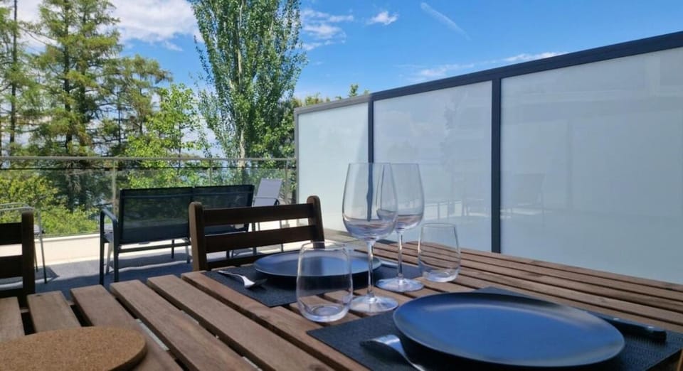 Studio Carré Royal, Terrasse Vue Lac & Parking Apartment in Évian-les-Bains