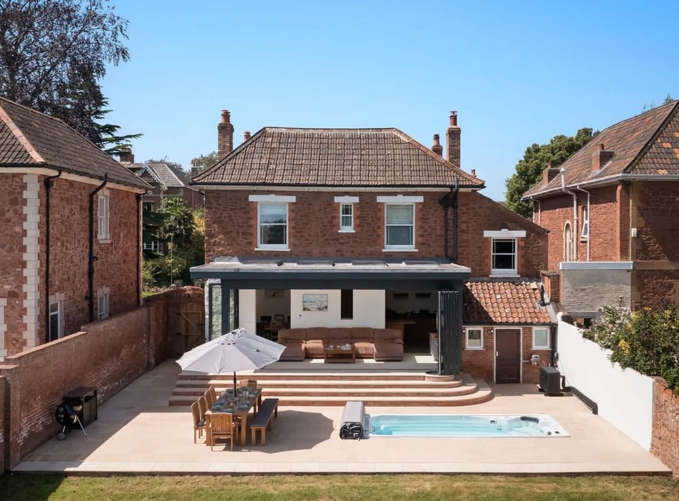 Grand Victorian Home Swim Spa Garden & Parking House in Bridgwater
