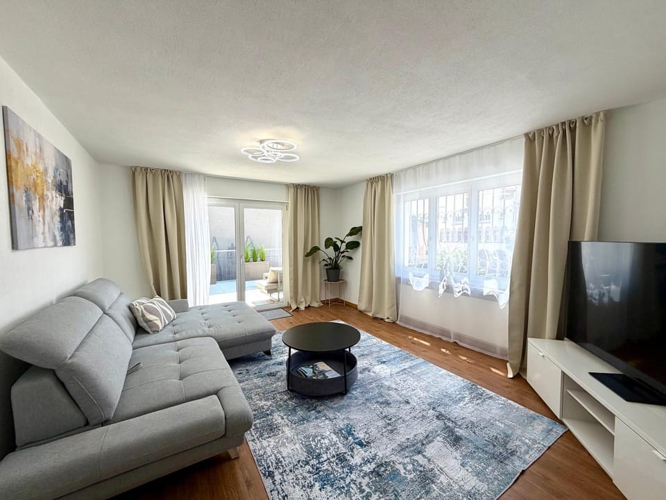 TV and multimedia, Living room, Seating area