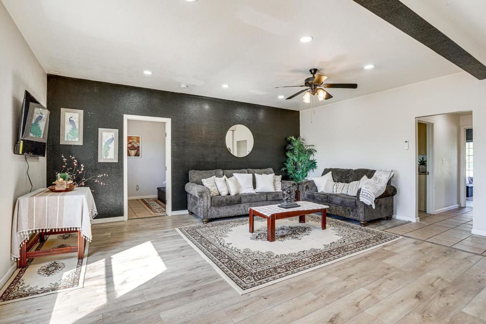 Triple-Unit Galt Escape Near Lodi Vineyards! House in San Francisco Bay Area