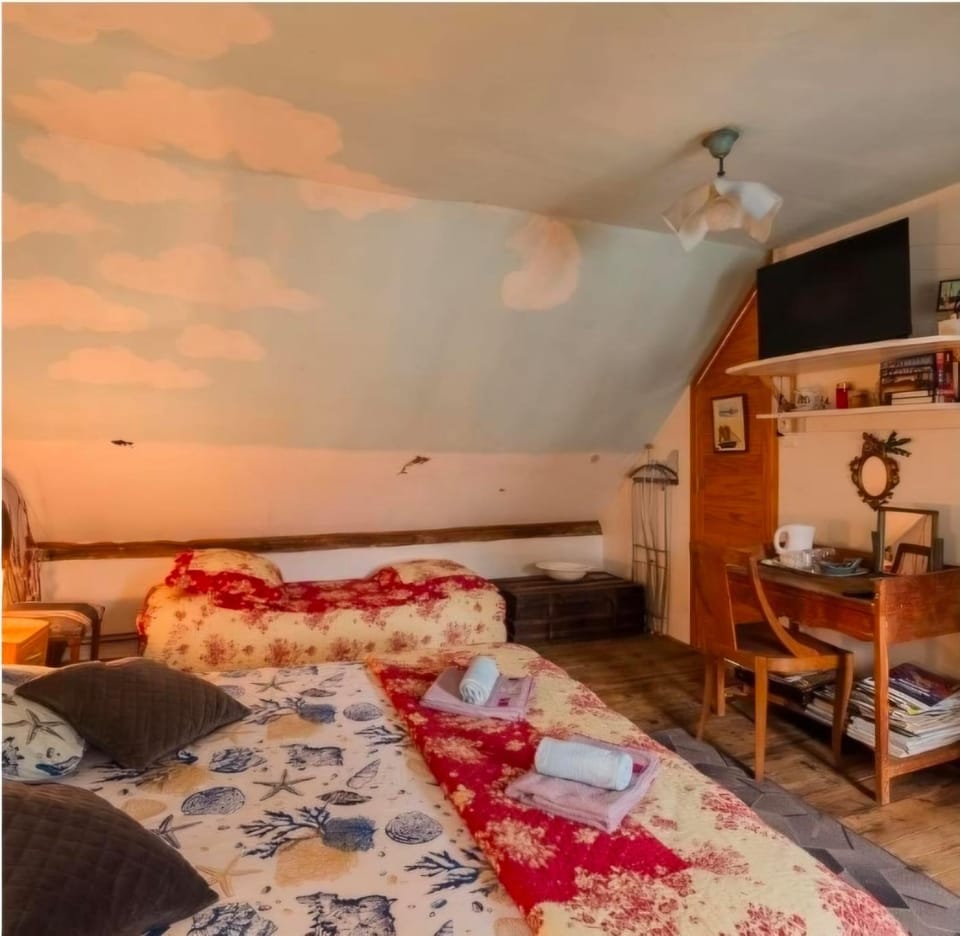 TV and multimedia, Photo of the whole room, Bedroom