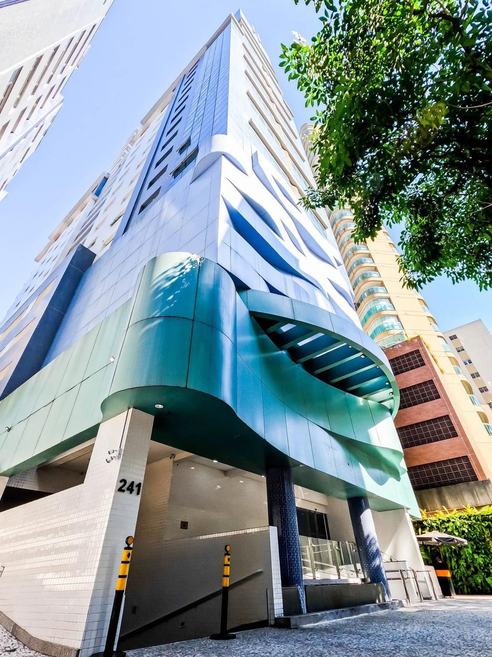 Property building, Facade/entrance, Parking