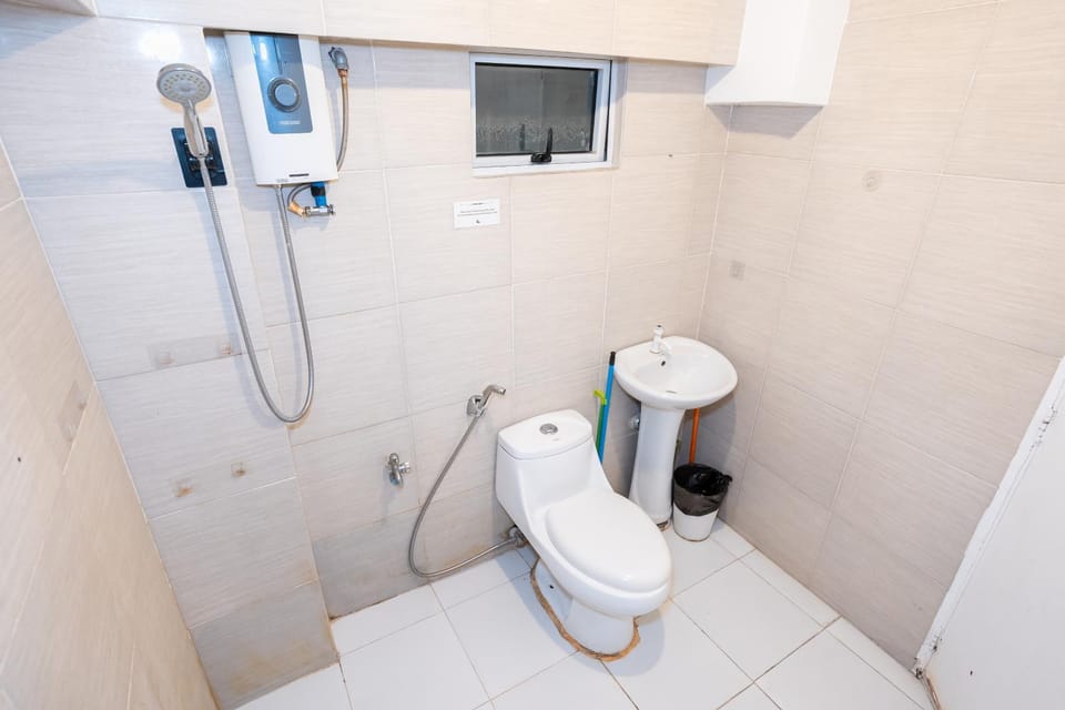 A2J Executive 3BR Loft BGC Apartment in Makati