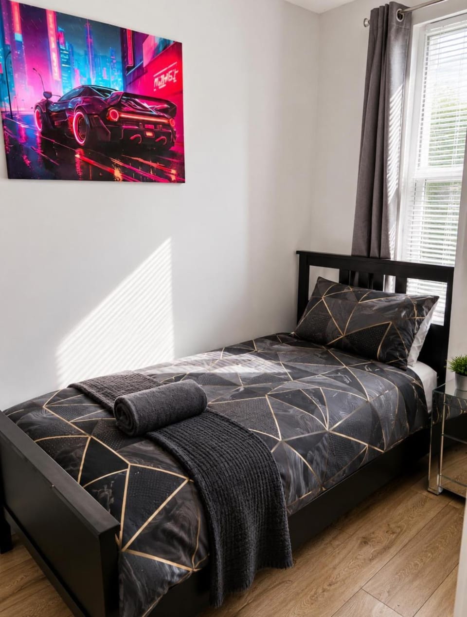 Spacious 3 Bed Apartment Near Beach and Park Apartment in Southend-on-Sea
