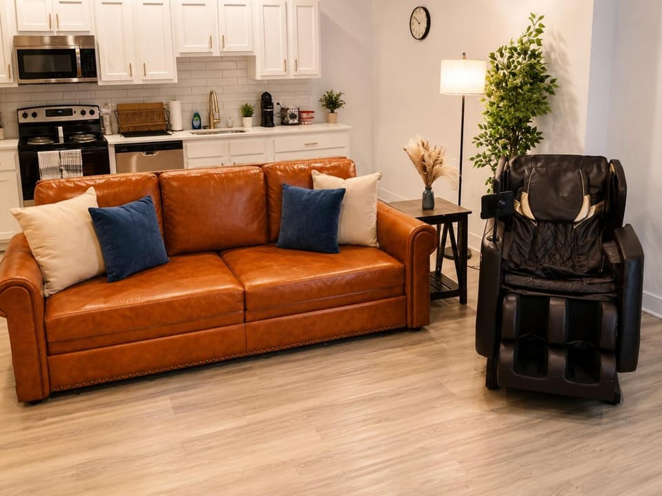Walk to 4th Street Live & Brown Theatre Apartment in Jefferson County