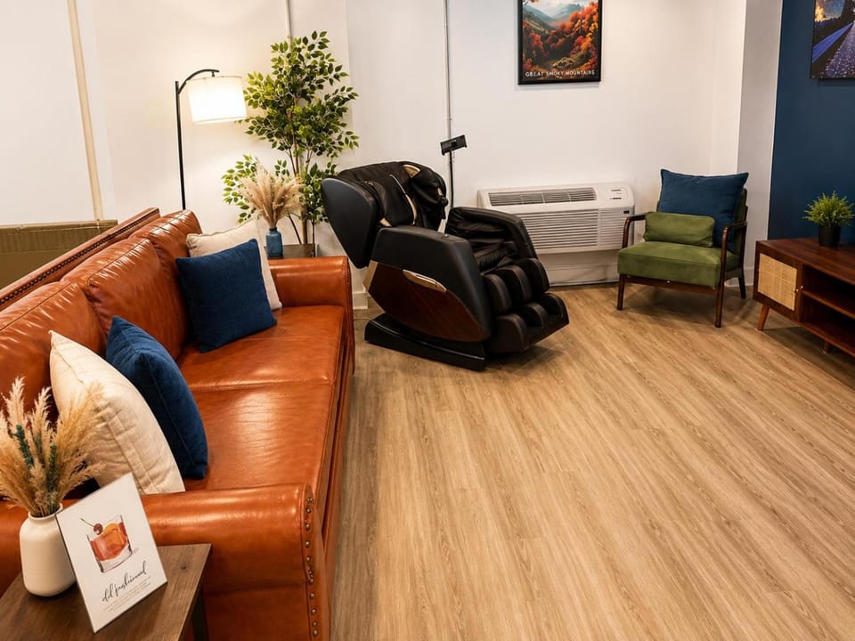 Massage, Living room, Seating area