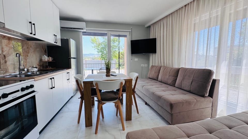 TV and multimedia, Living room, Dining area, stove