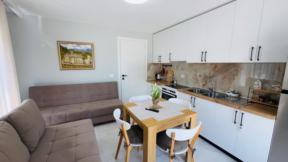 Kitchen or kitchenette, Living room, Seating area, Dining area, stove