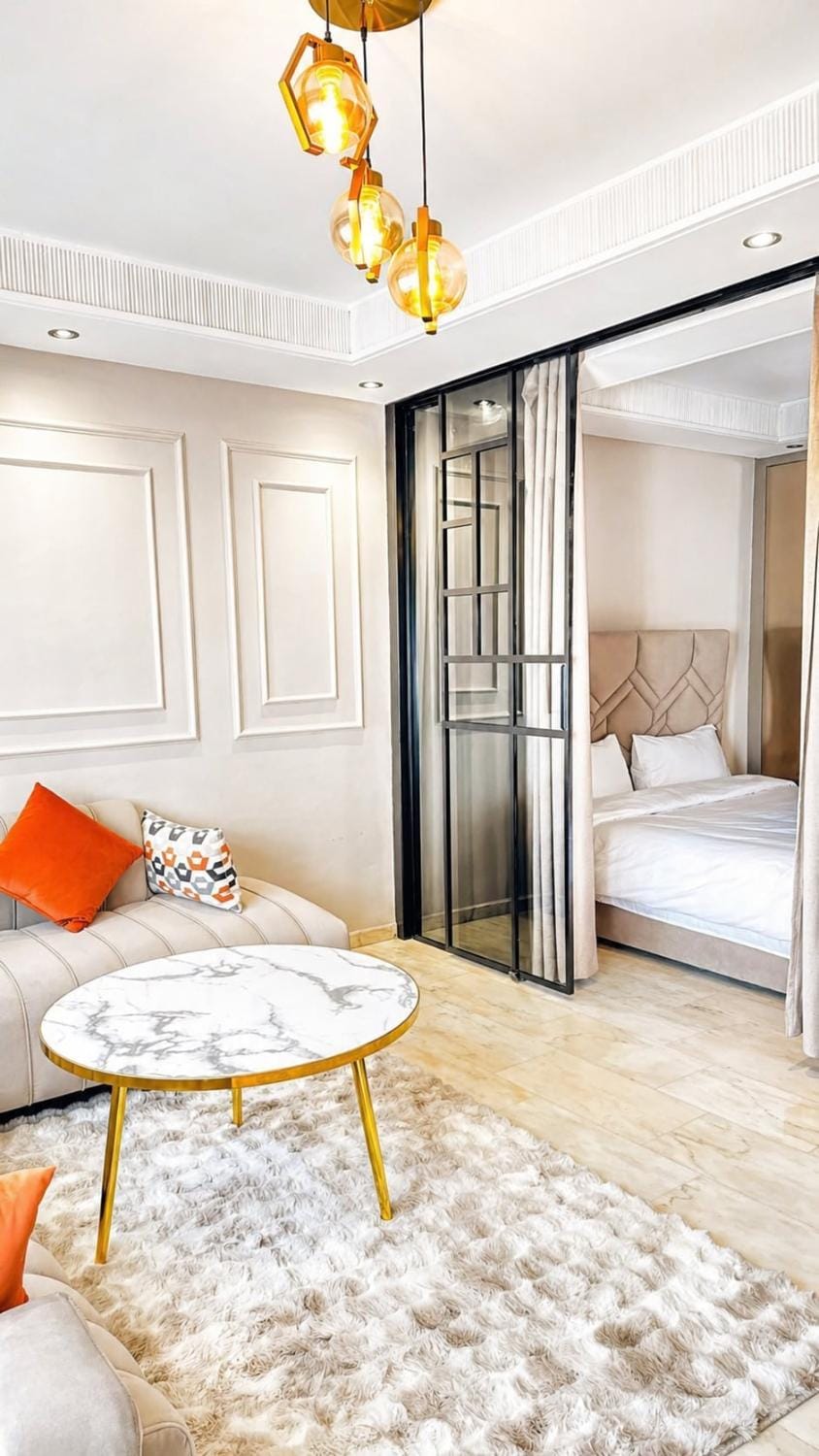 C008 C009 C027 Chic Cozy Studio in Central Burgundy Home work with Private Parking, Fast Wifi Apartment in Casablanca