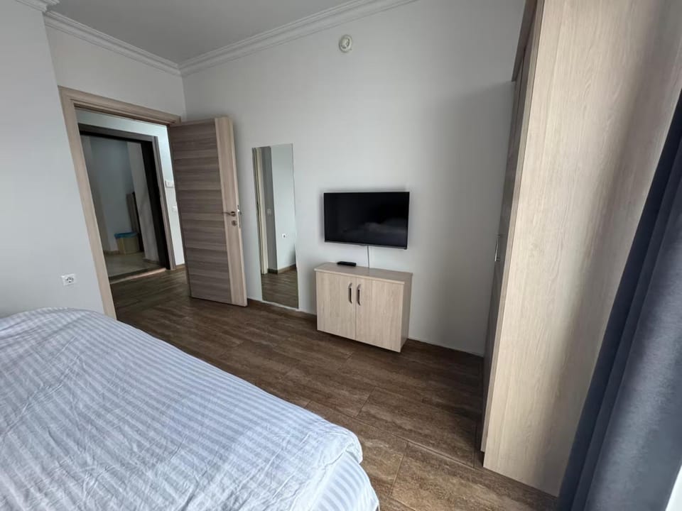 Bed, TV and multimedia, Photo of the whole room, Bedroom, wardrobe
