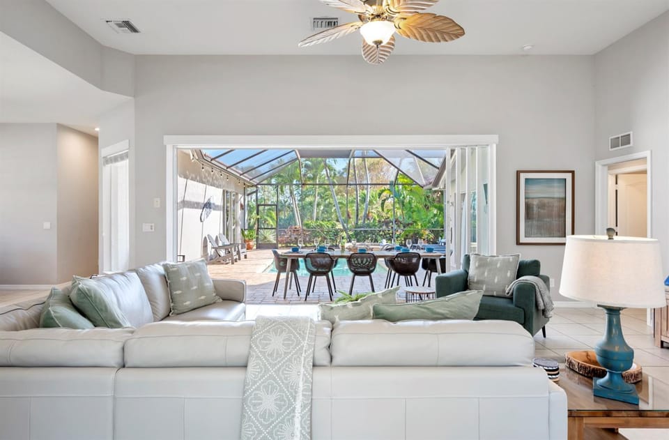 Tivoli Paradise Salt Pool & Spa Villa with a Water View! King Beds! House in Collier County