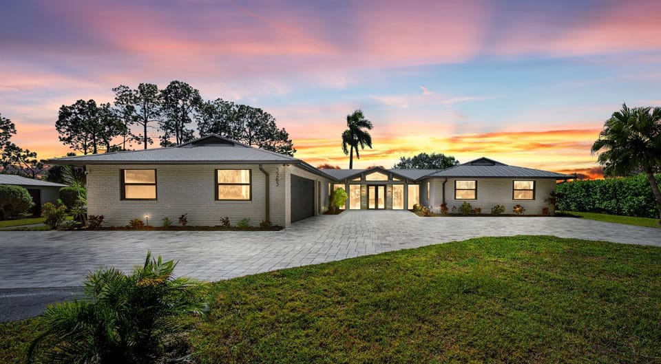 Boho Chic Estate-40ftPoolSpa-Coolest in Naples! House in Collier County