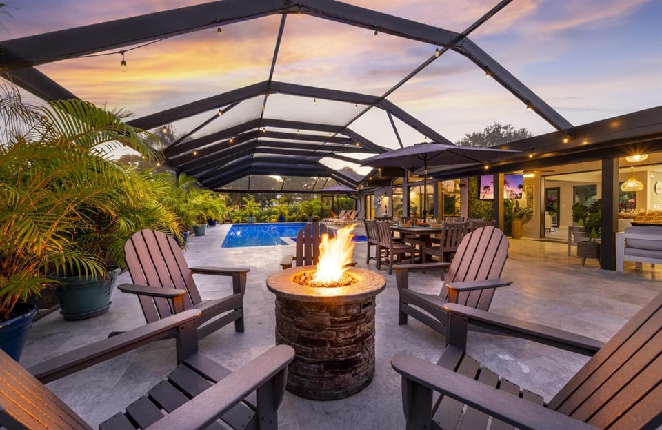 Boho Chic Estate-40ftPoolSpa-Coolest in Naples! House in Collier County