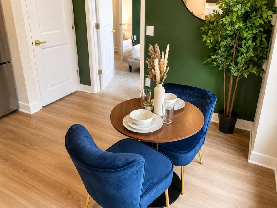 Decorative detail, Seating area, Dining area