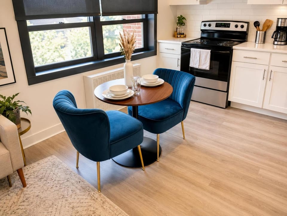 Kitchen or kitchenette, Seating area, Dining area
