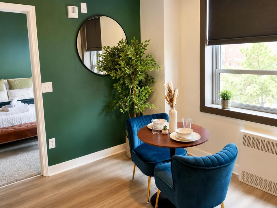 Day, Decorative detail, Seating area, Dining area