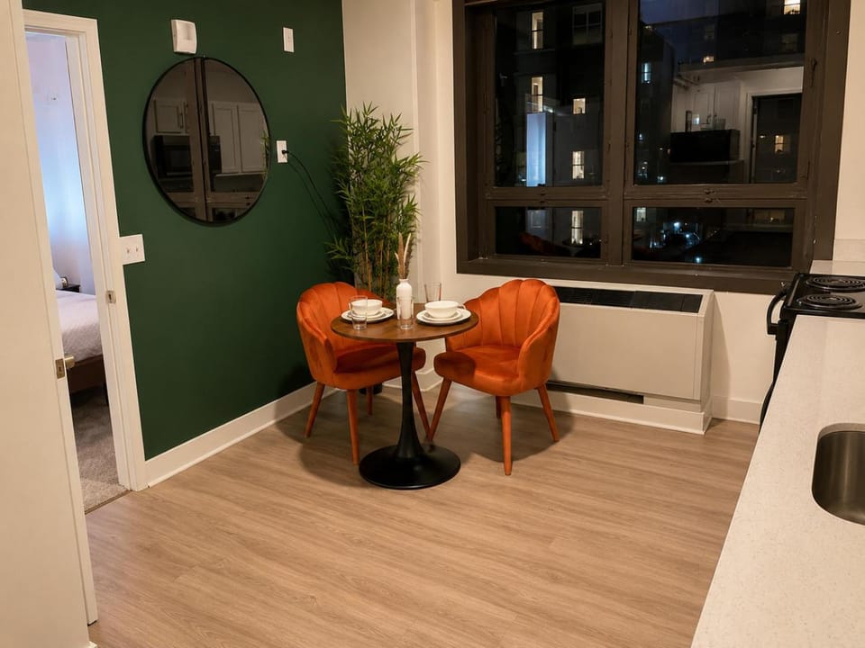 Walk to 4th Street Live & Brown Theatre Apartment in Jefferson County