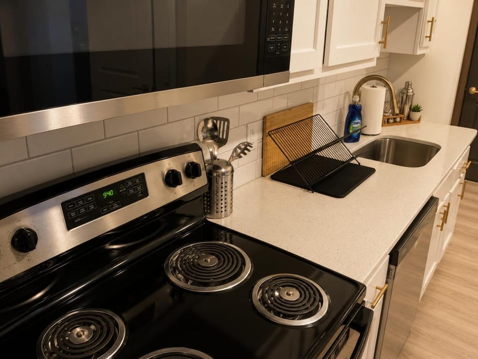Walk to 4th Street Live & Brown Theatre Apartment in Jefferson County