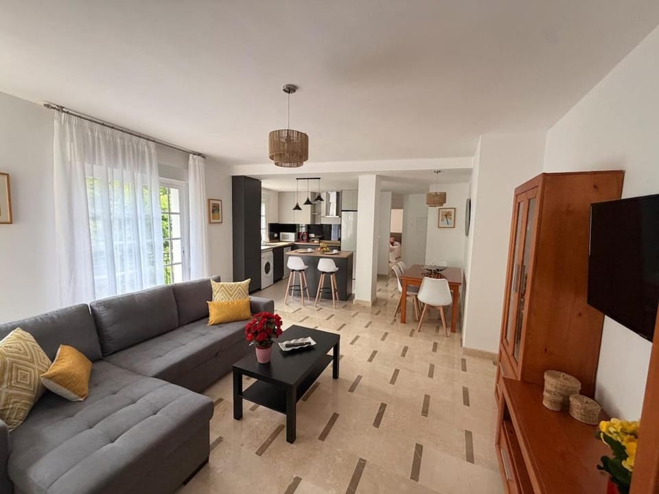 Communal lounge/ TV room