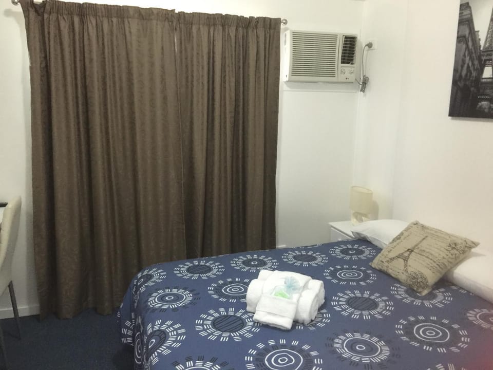 Oakridge Motel Tourist Park Motel in Queensland