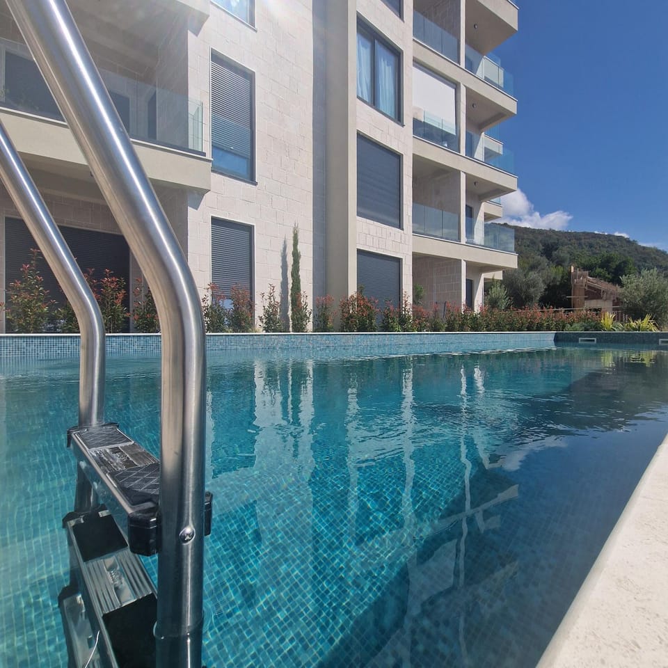 Property building, Day, Pool view, Swimming pool, sunbed