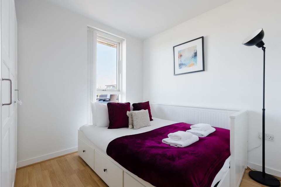 2BDR Riverview Penthouse with Expansive Terrace Apartment in London